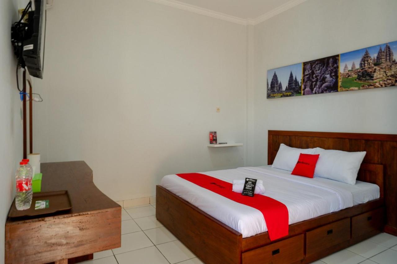 Reddoorz Near Padang Golf Adisucipto Hotel Potrojayan Exterior foto