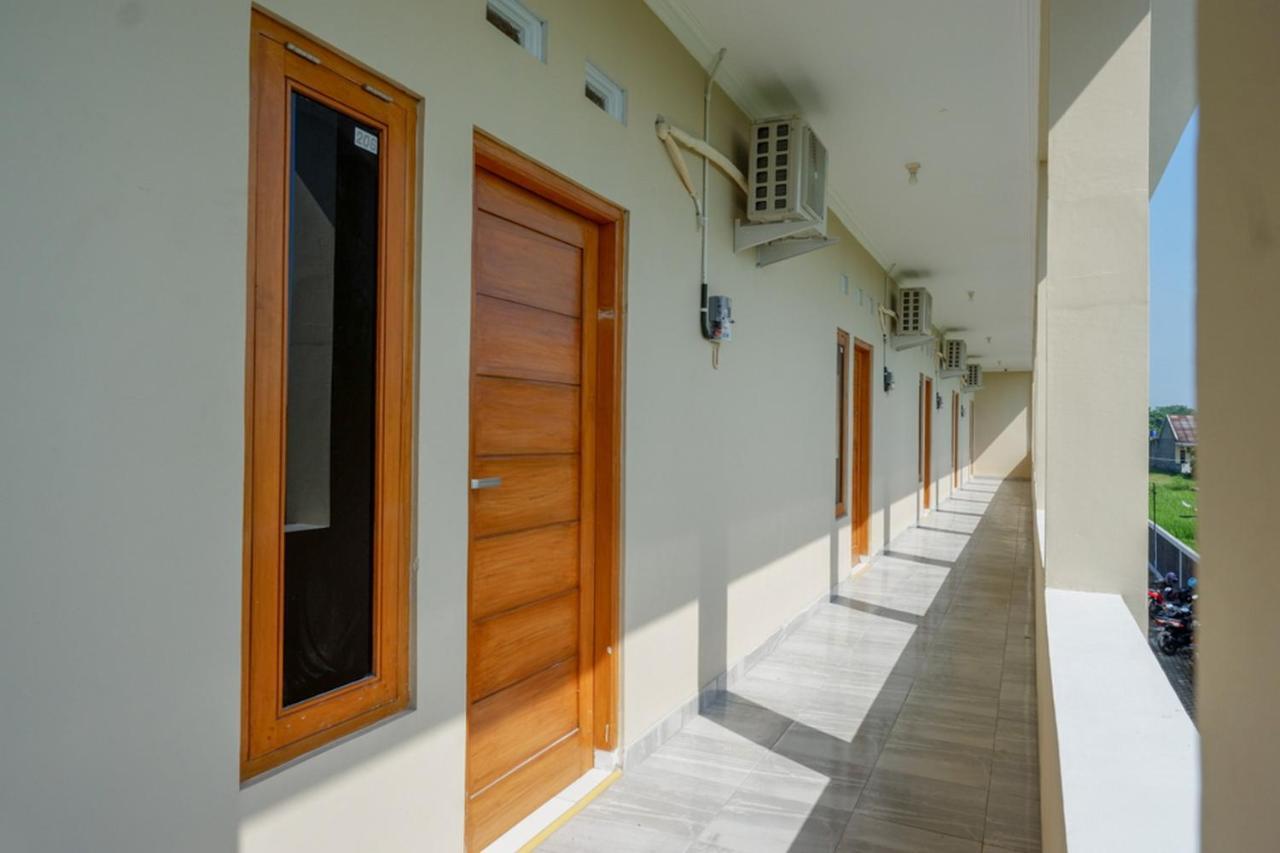 Reddoorz Near Padang Golf Adisucipto Hotel Potrojayan Exterior foto