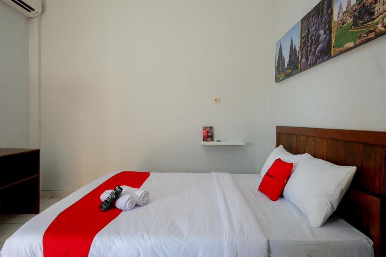 Reddoorz Near Padang Golf Adisucipto Hotel Potrojayan Exterior foto